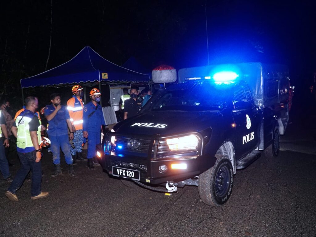 Kemaskini Tanah Runtuh Mayat Pemandu Alphard Lori Sayur Tertimbus