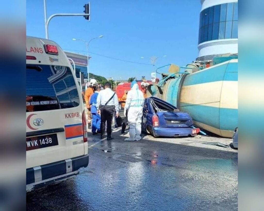 Maut Dihempap Lori Simen Ketika Tunggu Lampu Isyarat Kosmo Digital