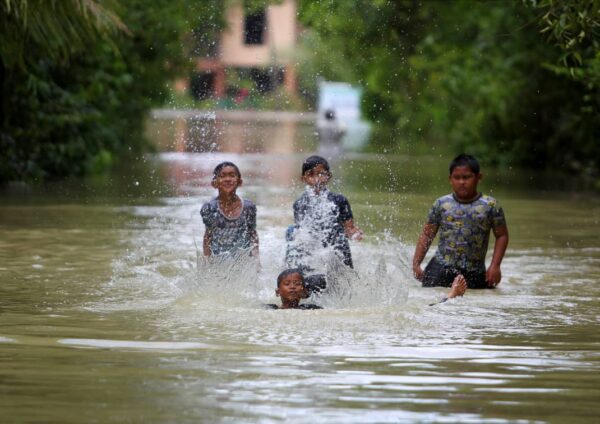 Pelajar Tahfiz Lemas Dihanyut Arus Deras Banjir Kosmo Digital