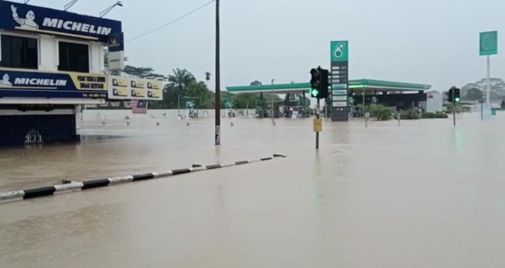 Banjir Johor 1 591 Mangsa Dipindahkan Di 21 PPS Kosmo Digital