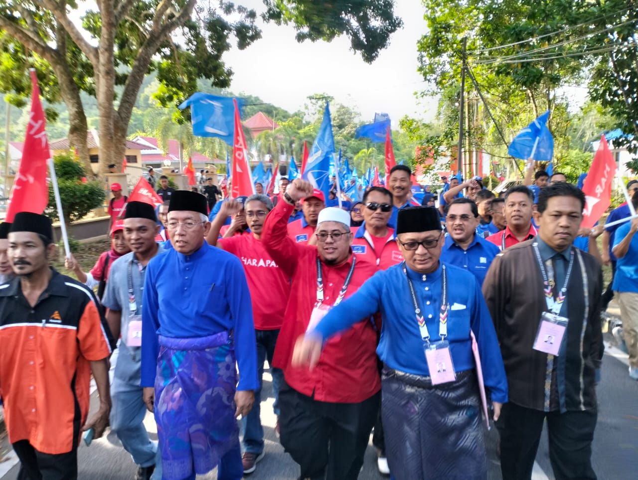 Pengerusi BN Kedah Calon DUN Pedu Tiba Di Pusat Penamaan Calon - Kosmo ...