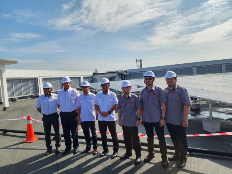 Uniten Pasang Sistem Solar Panel Atas Bumbung Berkapasiti 549 KWp