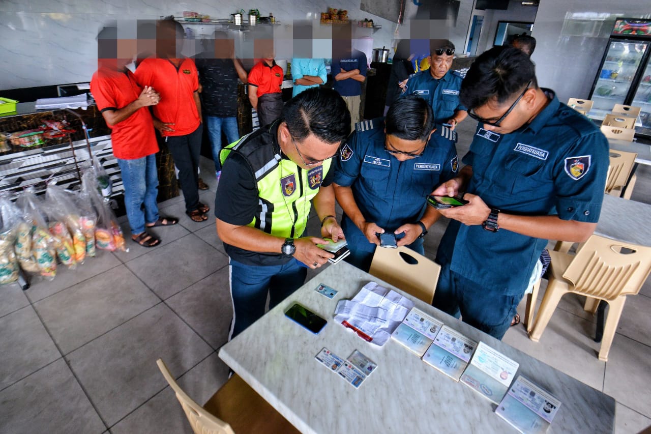 Kedai tomyam kena serbu – Kosmo Digital