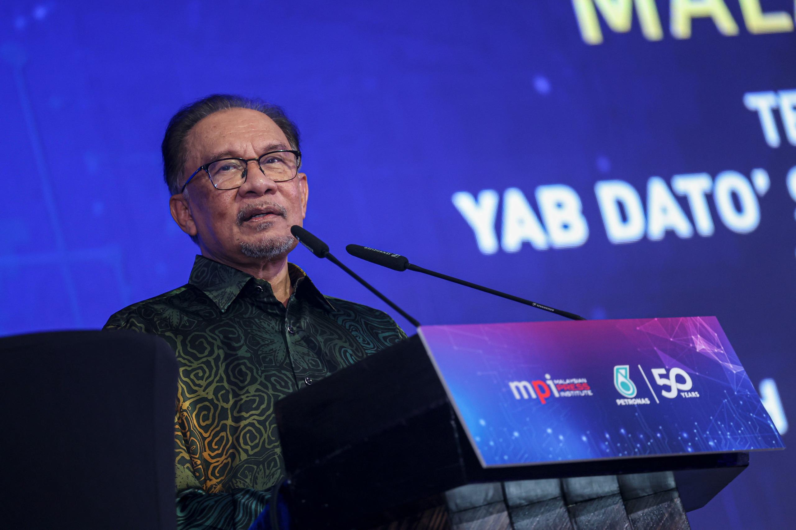 Wartawan perlu ada sifat empati jika ingin berjaya – Anwar