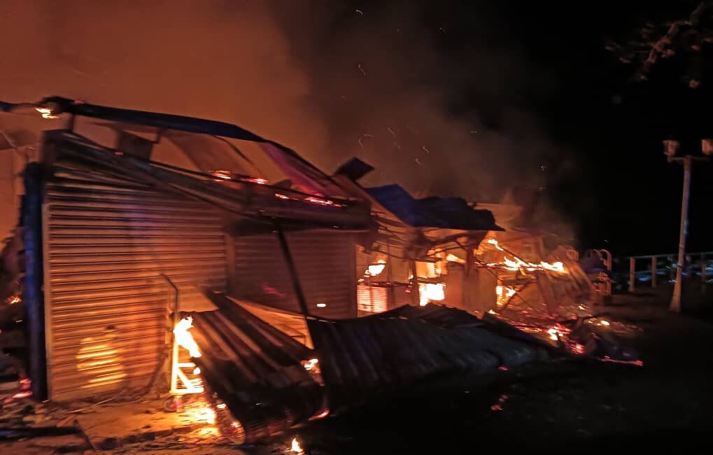 Pejabat ‘island hopping’, kedai cenderamata di Langkawi terbakar