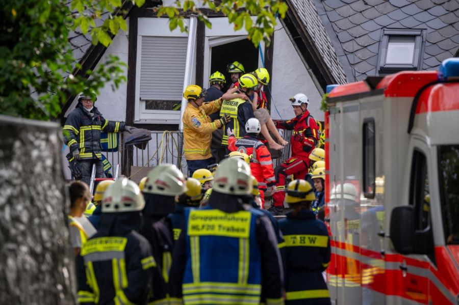 Seorang maut, sebilangan tertimbus dalam runtuhan hotel di Jerman