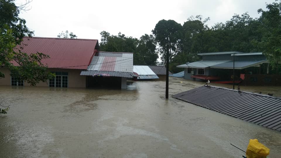 15 penduduk rayu bantuan, 3 hari terperangkap di tingkat atas rumah