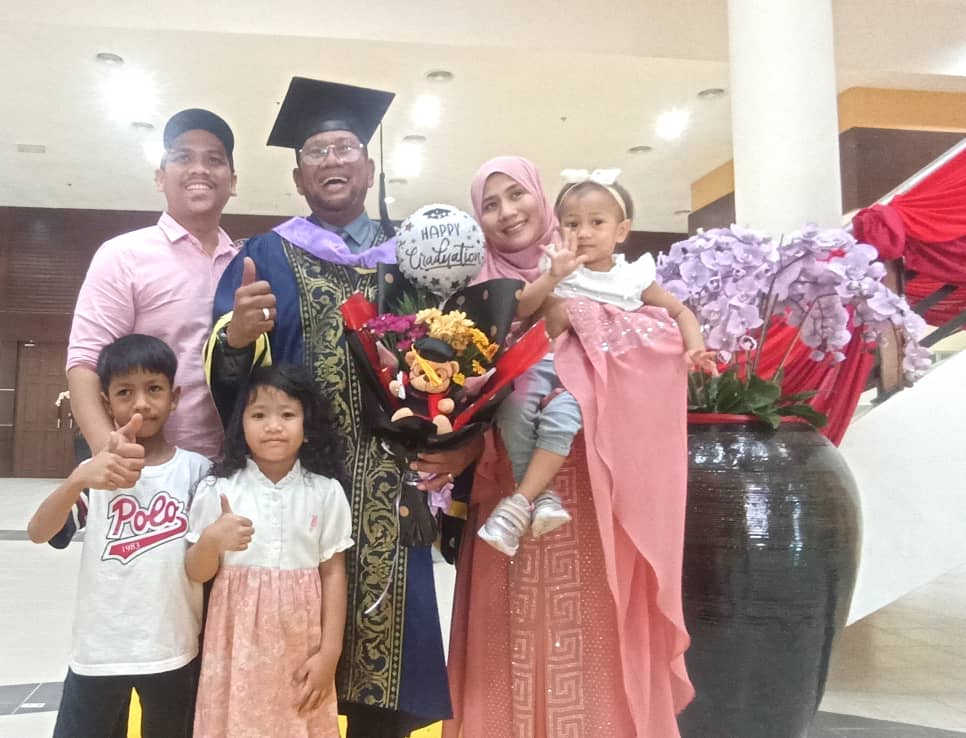 Nash berjaya genggam sarjana biarpun `mata rabun’ 