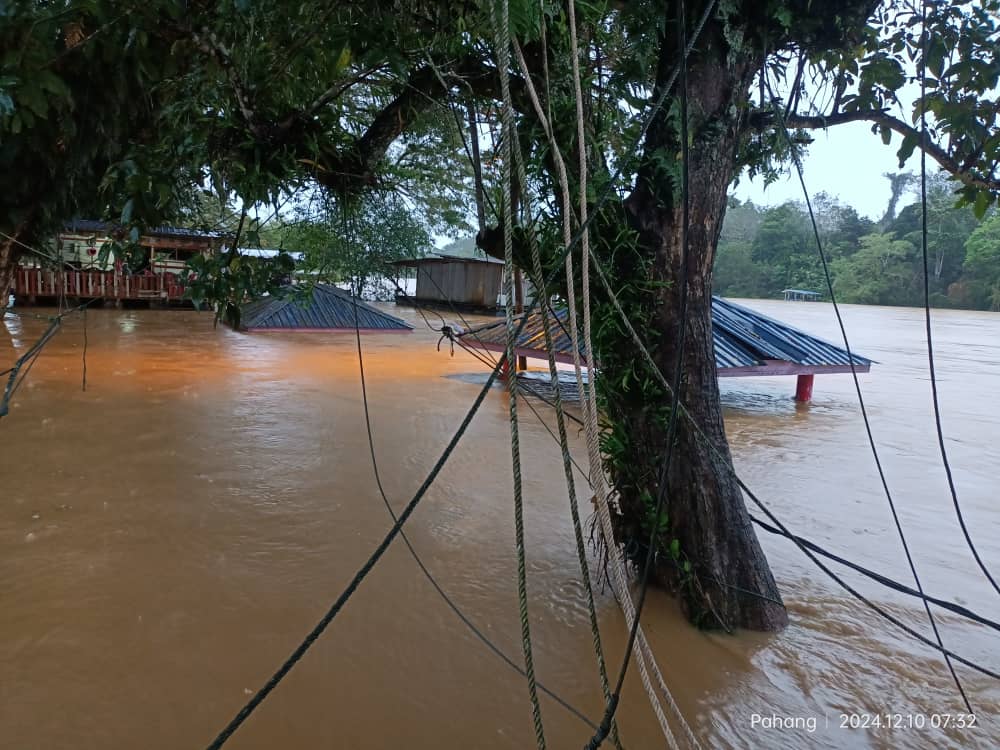 Dataran Perniagaan Kampung Bantal tenggelam kali ketiga