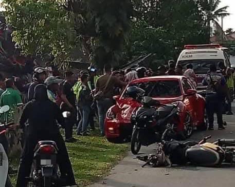 Dua beranak maut motosikal dirempuh Volkswagen Beetle