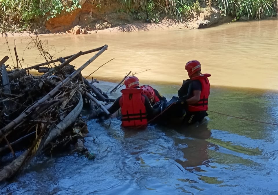 Mayat tanpa identiti ditemui terapung dalam sungai