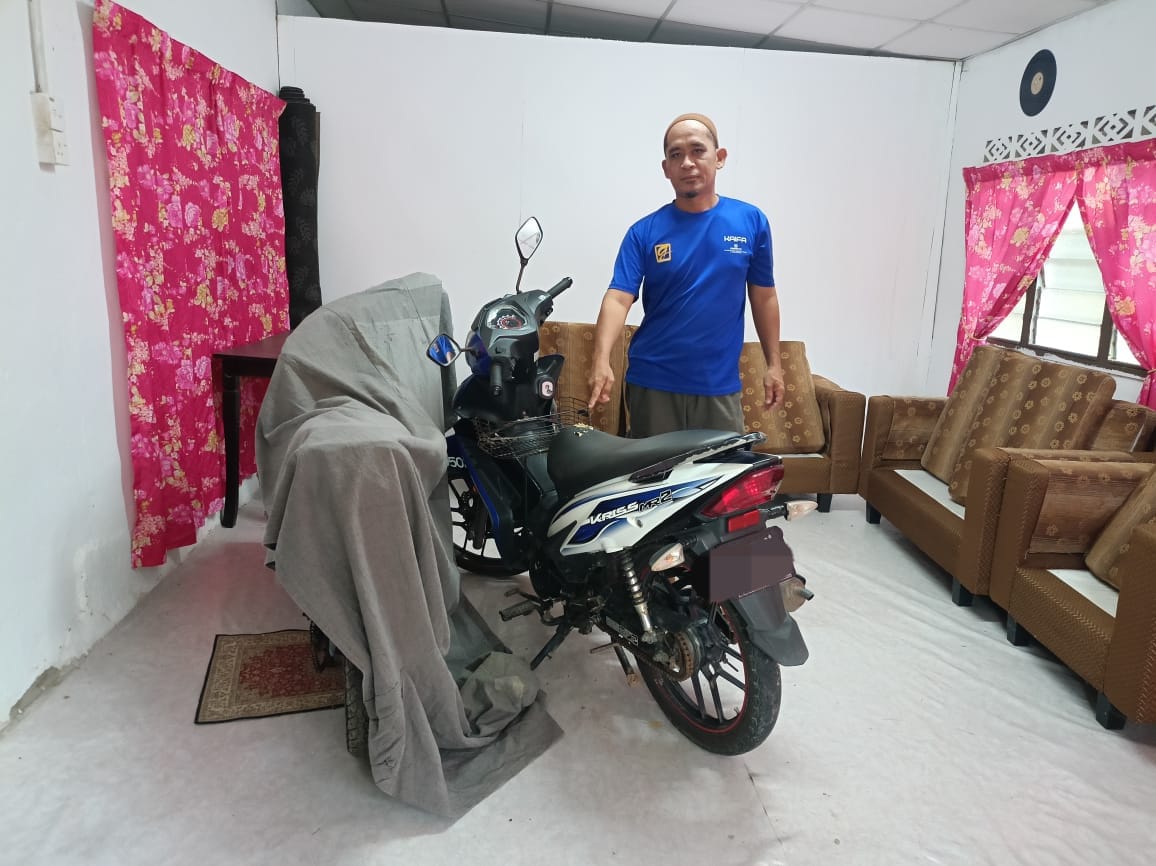 Lelaki bertopeng tidak sempat bakar motosikal