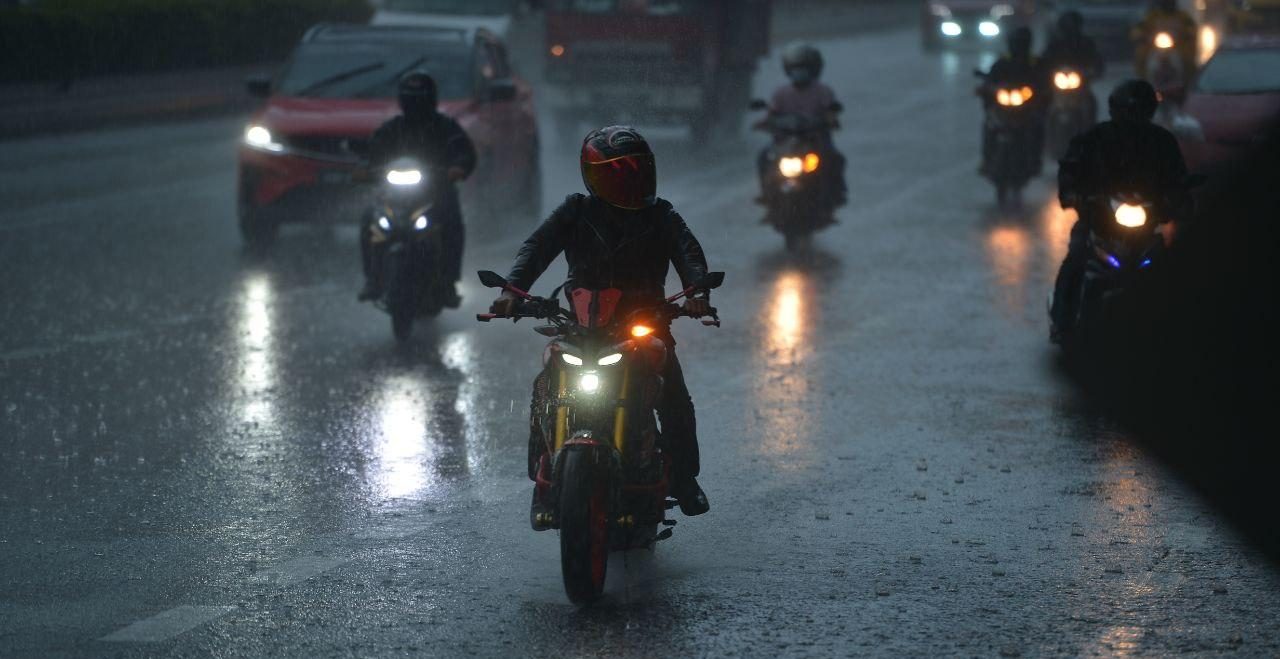 Hampir seluruh negara hujan petang ini