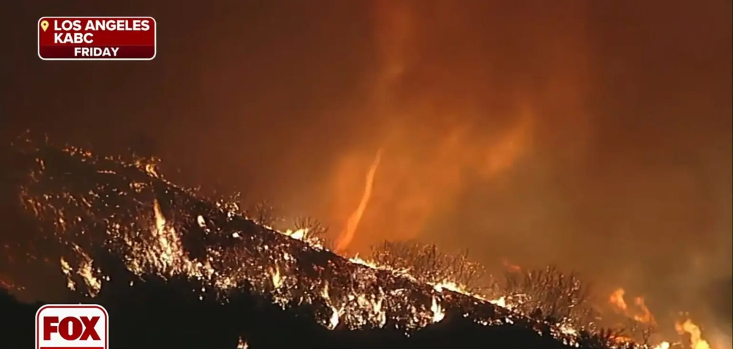 Pusaran api muncul semasa kebakaran Los Angeles