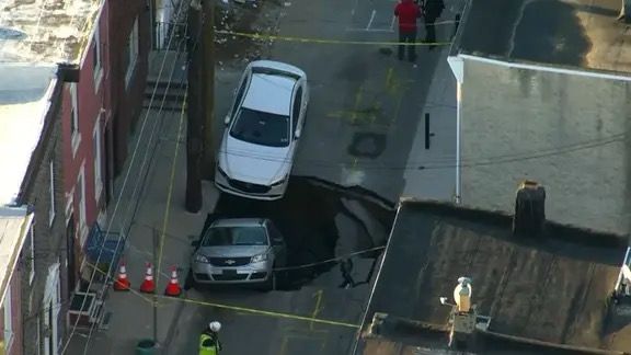 Bunyi dentuman kuat rupanya lubang benam ‘telan’ kereta