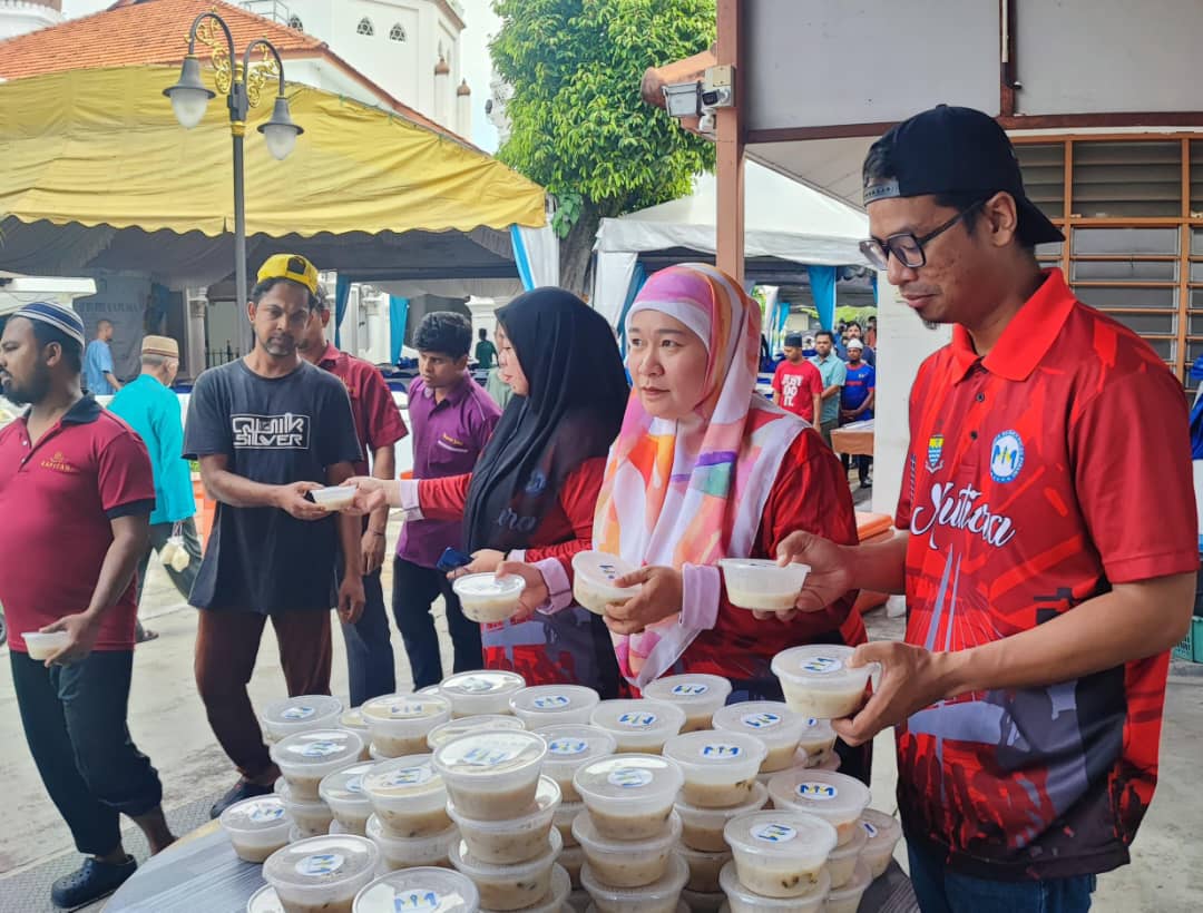 Media P. Pinang gotong-royong edar ‘nombu kanji’