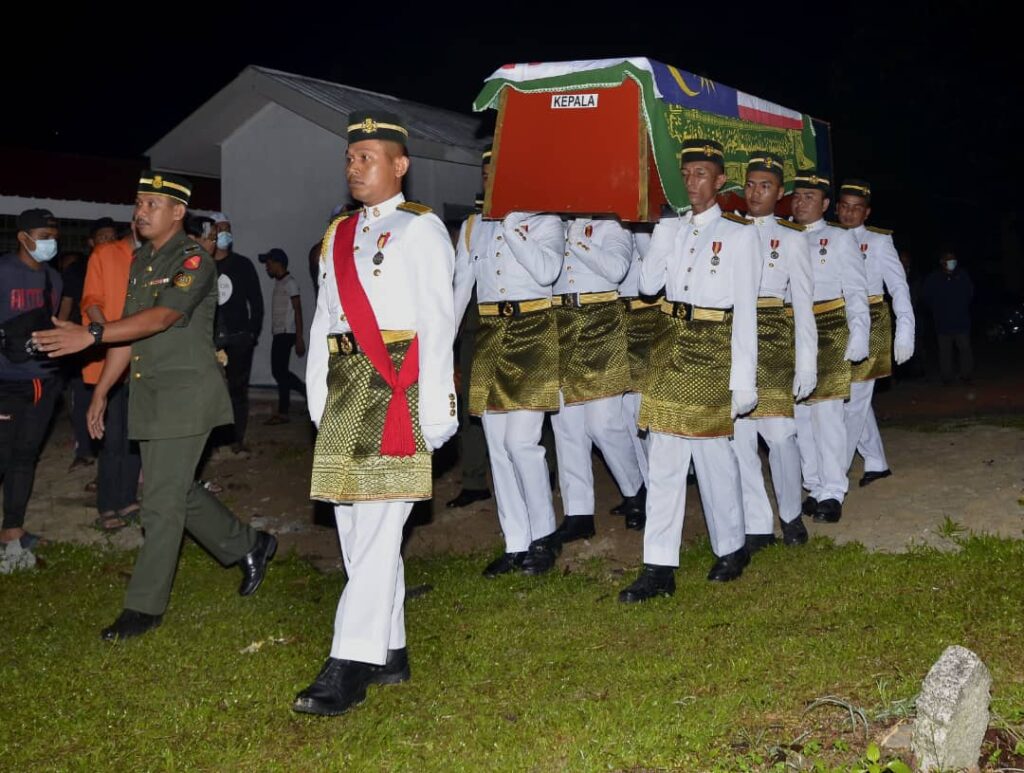 Jenazah Abdul Aziz Selamat Dikebumikan - Kosmo Digital