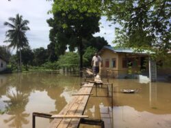 Keluar Modal Rm2 000 Bina Titi Ketika Banjir Kosmo Digital