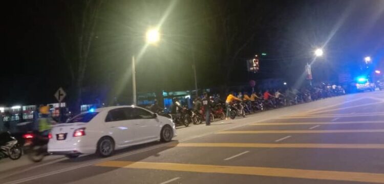 Geng rempit di Pantai Seagate dikepung polis - N2. BENGKOKA