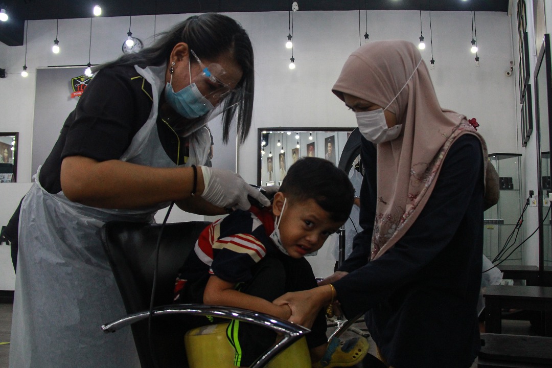 Kedai gunting rambut jadi tumpuan ibu bapa - Kosmo Digital