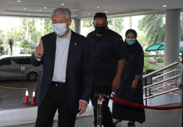 Zahid didakwa terima arahan daripada Najib - Kosmo Digital