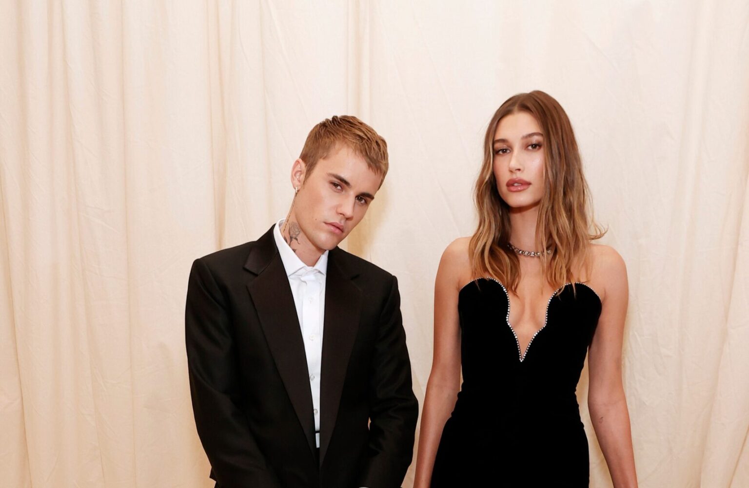 Justin Bieber, Hailey Dimalukan Peminat - Kosmo Digital