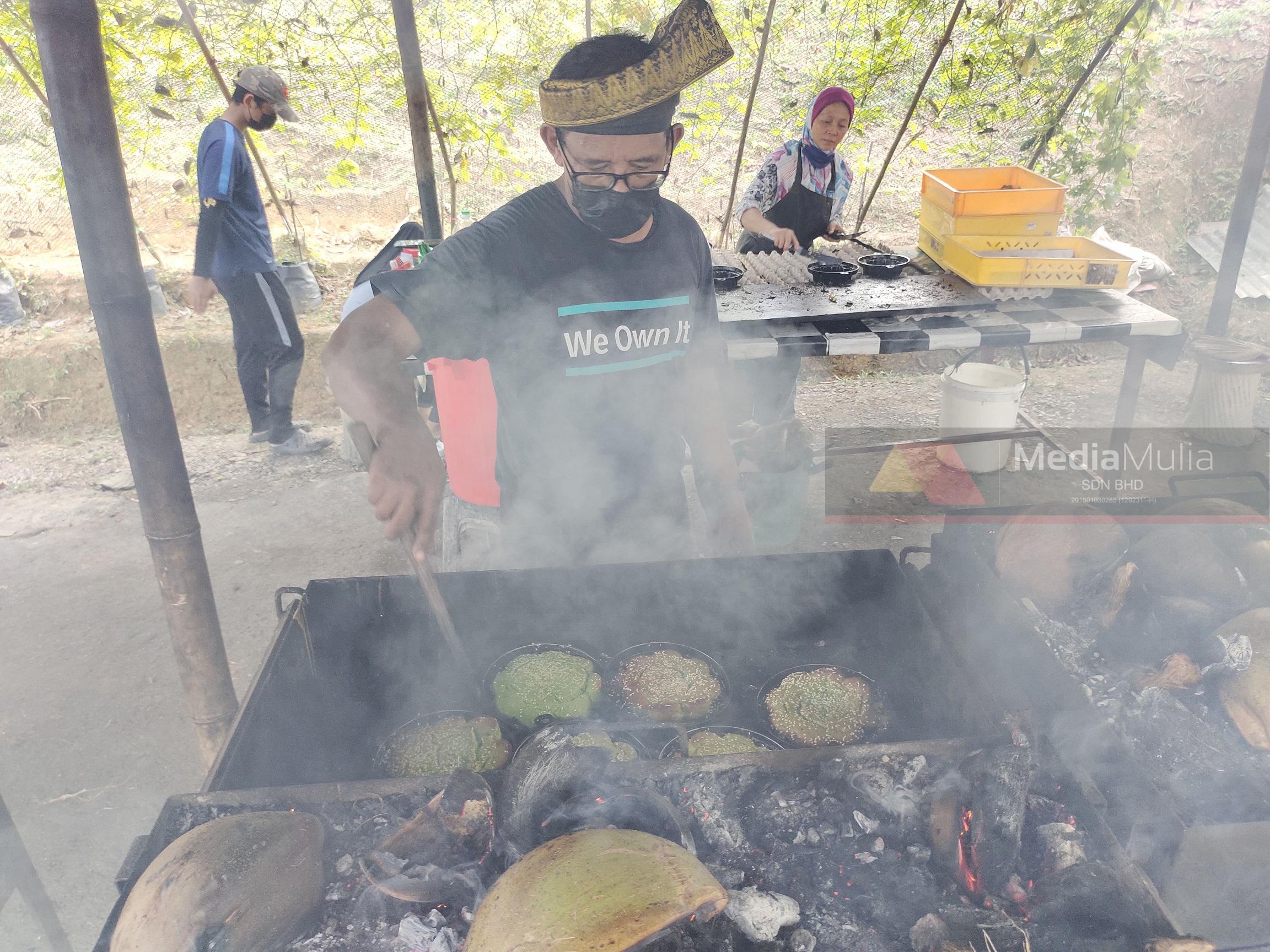 Tunggu lebih sejam beli kuih bakar - Kosmo Digital