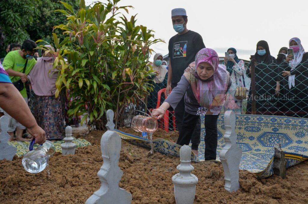 Jenazah Tiga Mangsa Lemas Selamat Dikebumikan - Kosmo Digital