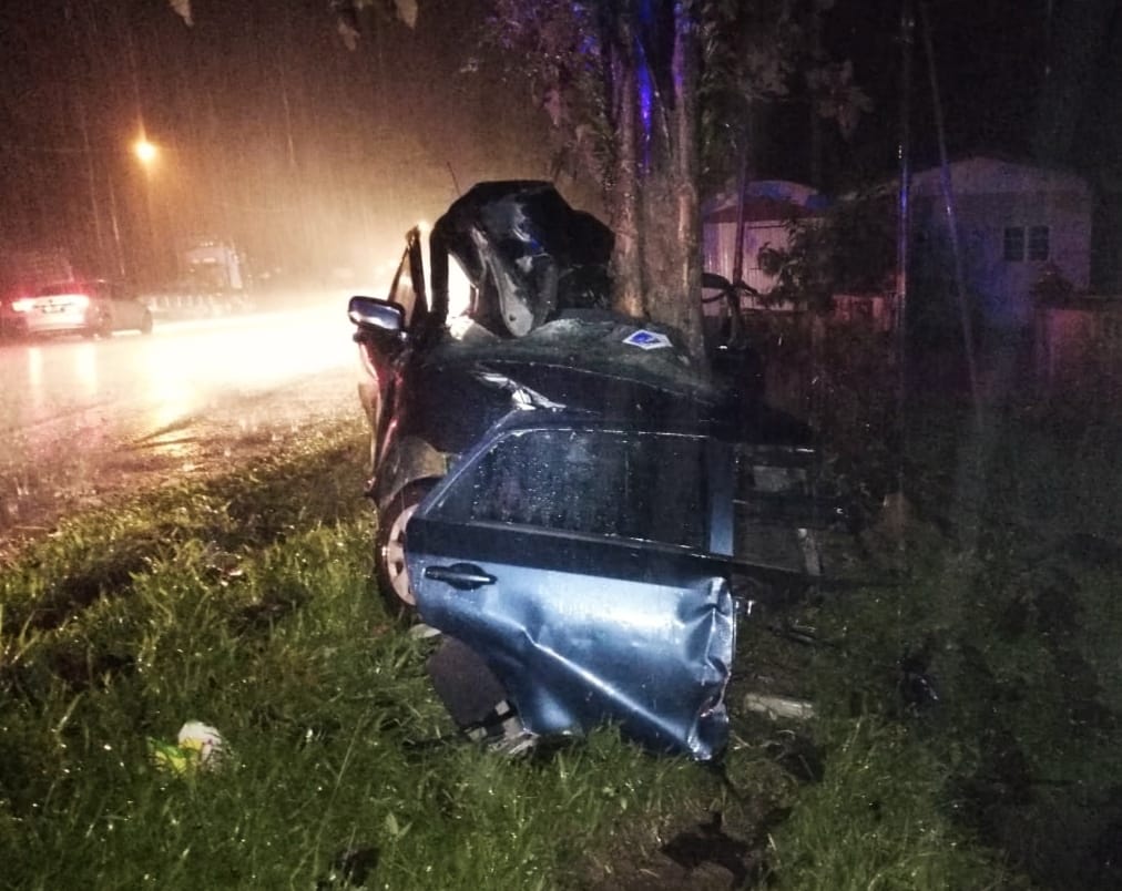 Pekerja kedai makan maut, dua rakan cedera kemalangan - Malaysia 