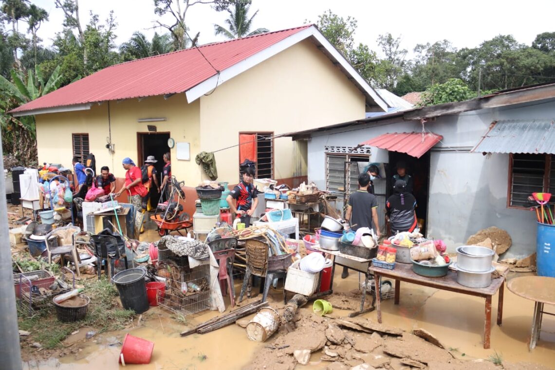 Banjir Lumpur Paling Teruk Sejak 47 Tahun Lalu - Kosmo Digital