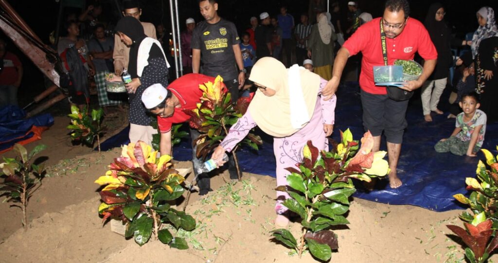 Jenazah Lima Beranak Dikebumi Dalam Satu Kubur - Kosmo Digital