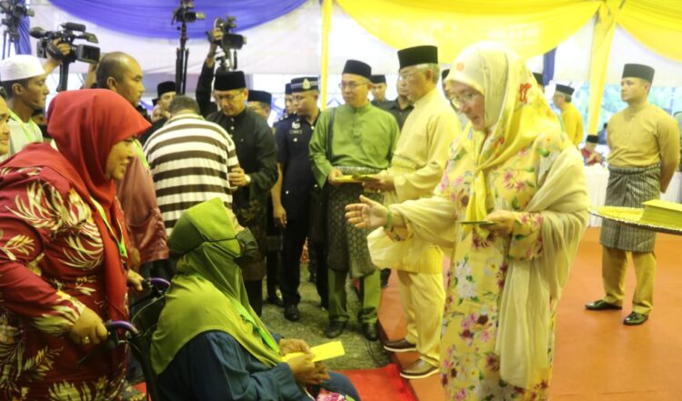 Agong, Raja Permaisuri Berbuka Puasa Bersama Rakyat Di Raub - Kosmo Digital