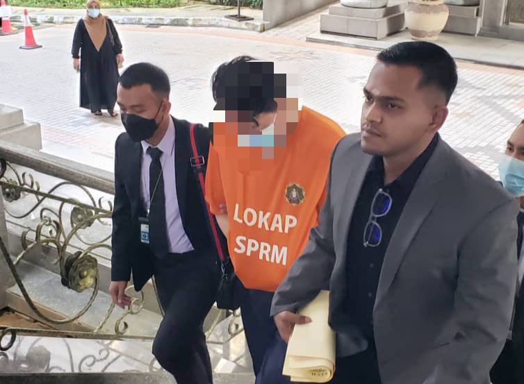 Seleweng Dana Pusat Urut, Bekas Pengarah Urusan Antara Direman - Kosmo ...