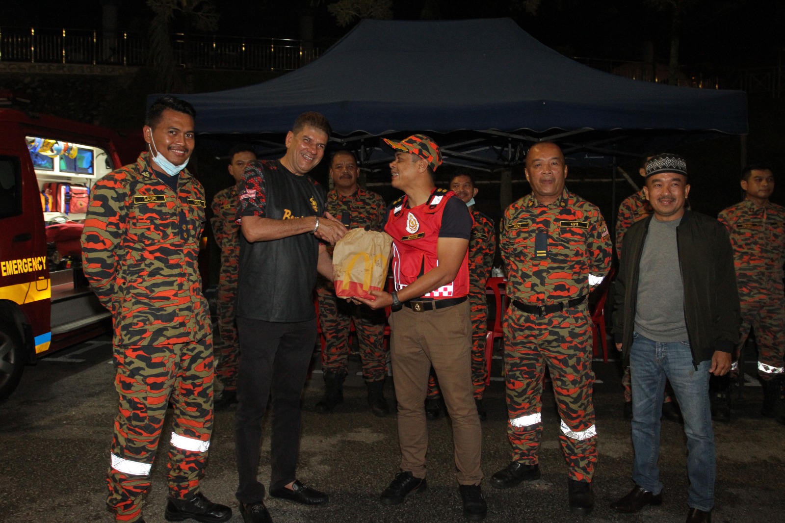 Jentera bomba dan van EMRS di tiga lokasi lebuh raya di Pahang