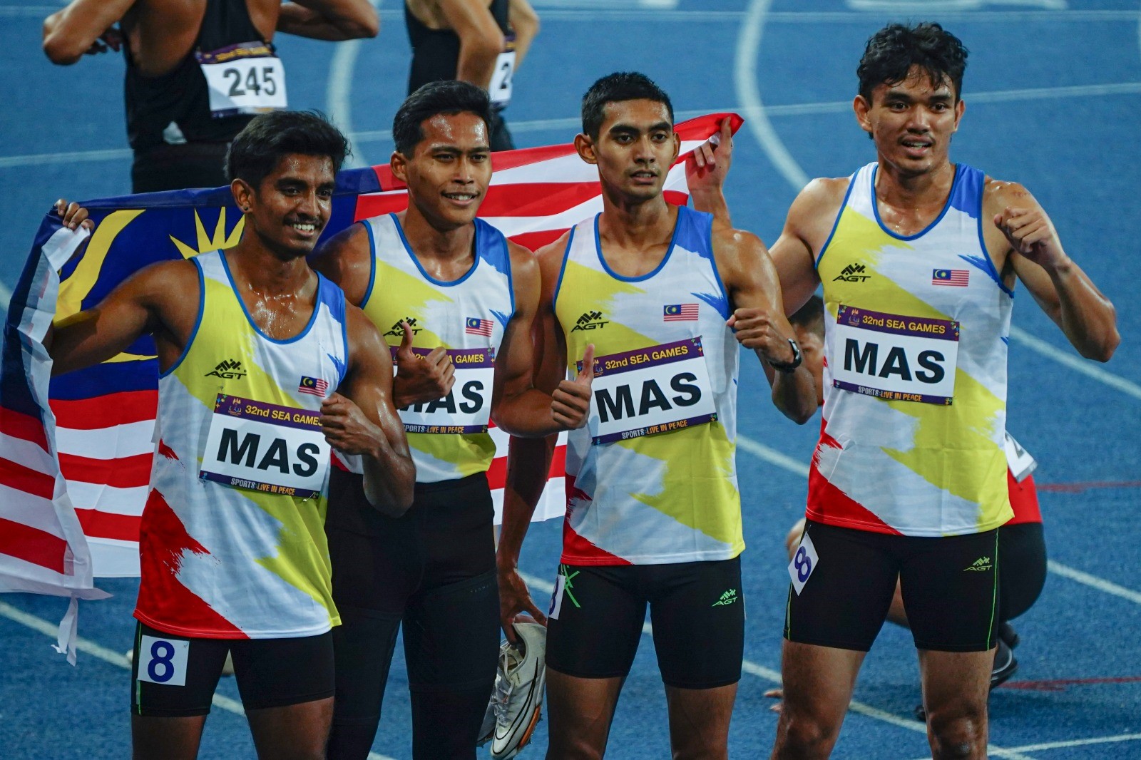 Kuartet lelaki 4x400m tamatkan kemarau pingat 10 tahun