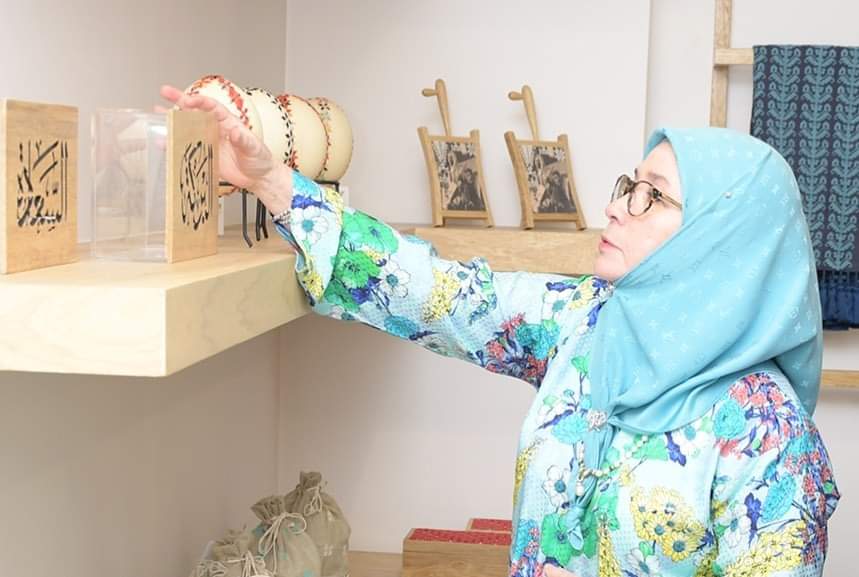 Raja Permaisuri Agong berkenan melawat pameran produk kraf di Amman, Jordon