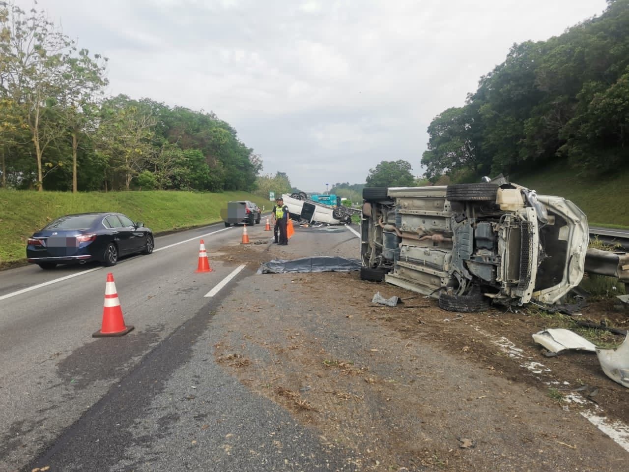 Satu maut, empat cedera kereta terbalik di lebuh raya