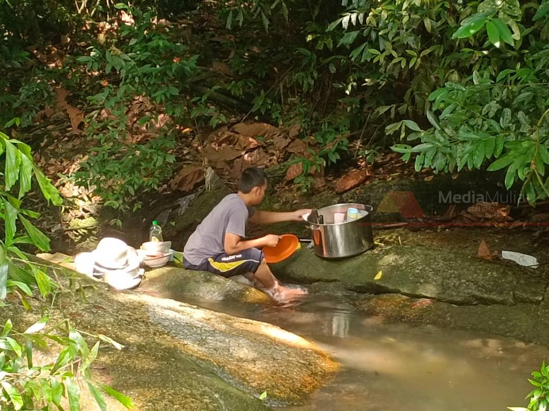 Tunggang motosikal 5km cari anak sungai