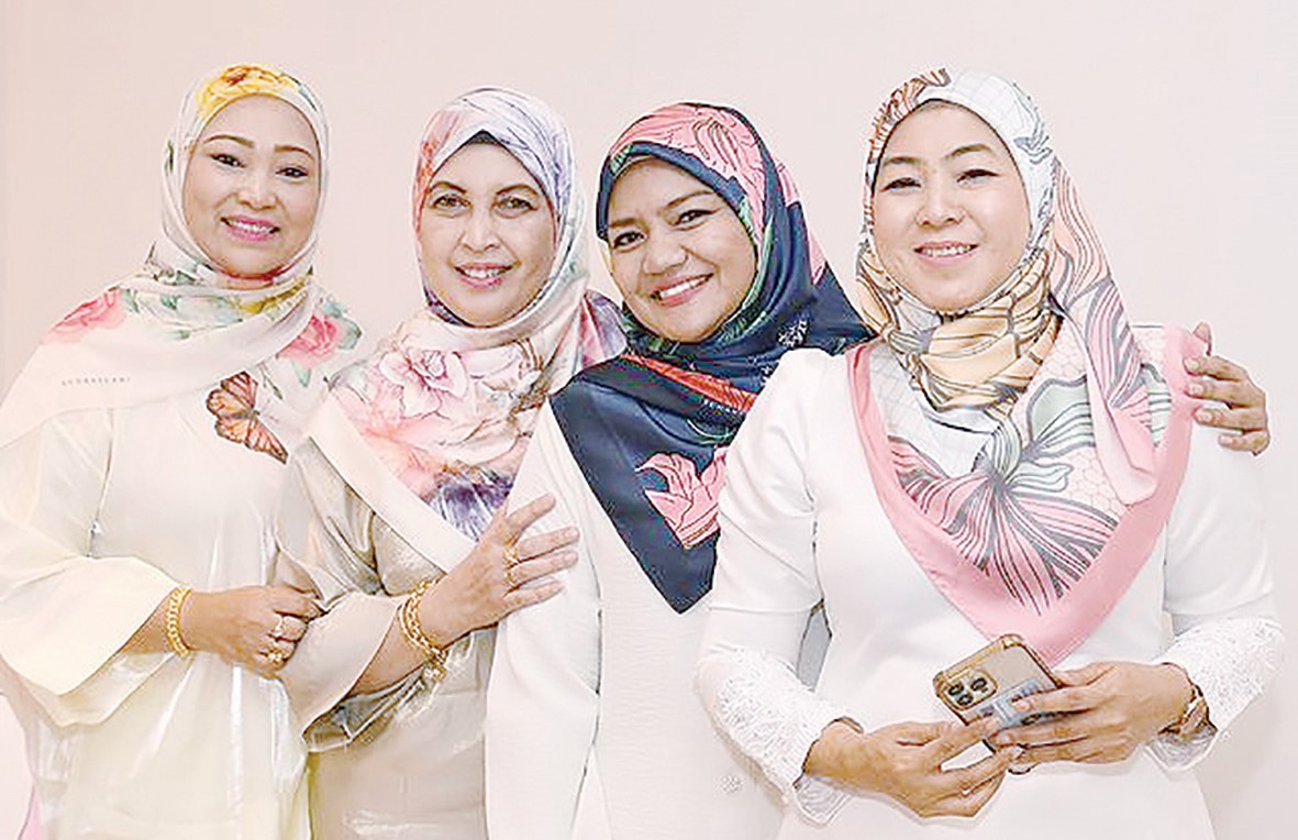 Bila pelanggan setia jadi model tudung