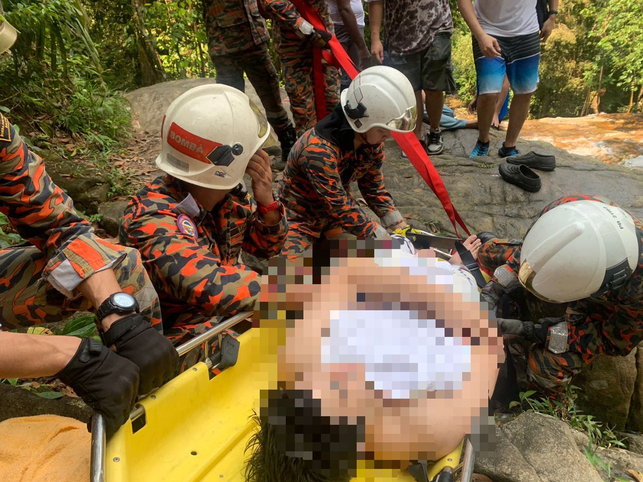 Lelaki warga Amerika Syarikat terjatuh mandi air terjun