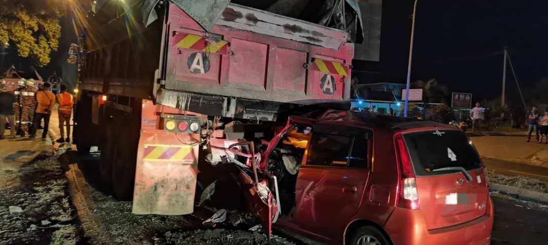 Seorang Maut 2 Cedera Kereta Rempuh Belakang Lori Kosmo Digital 0861