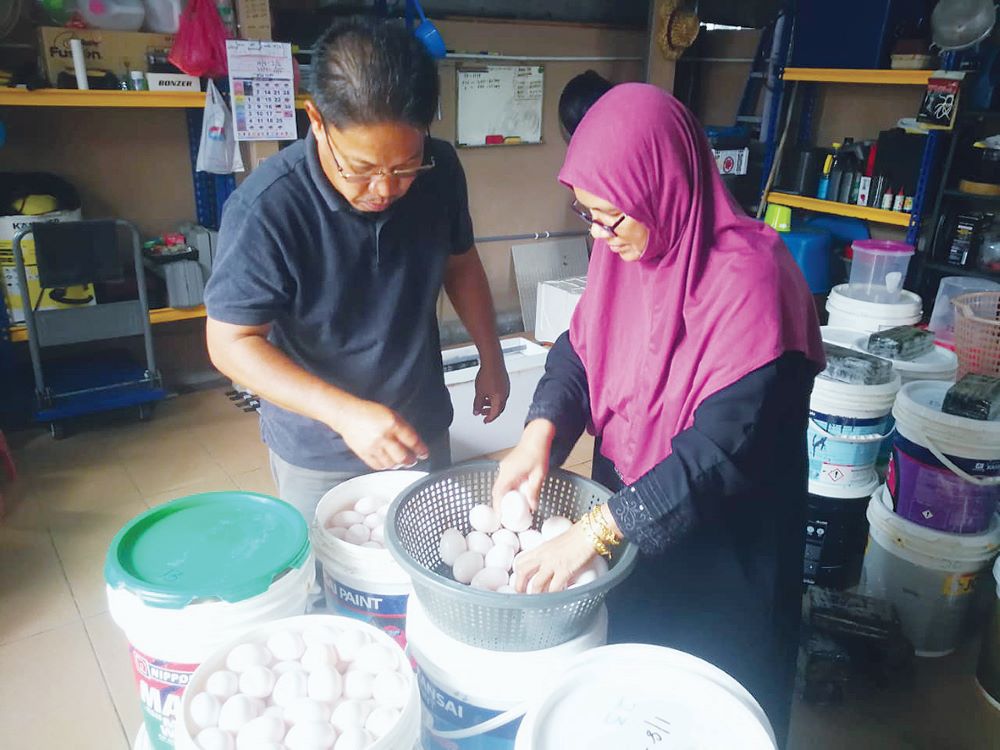 Jual telur masin peroleh RM6,000 sebulan