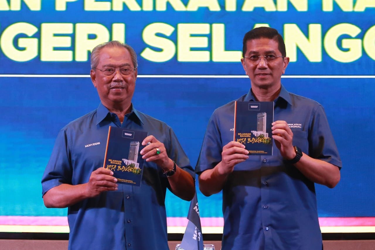 Muhyiddin bebas, 3 lagi pertuduhan AMLA harus gugur – Azmin