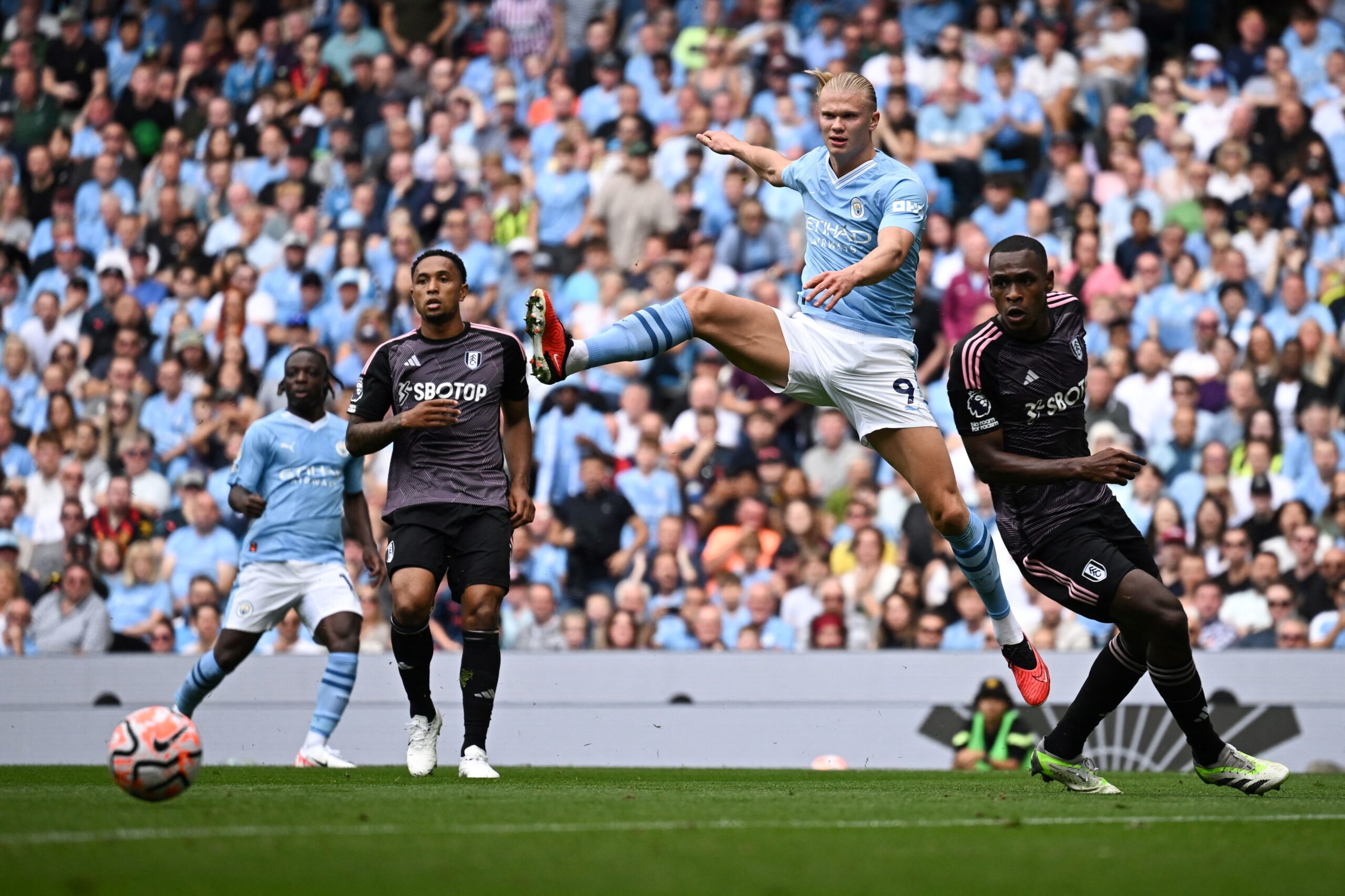 Hatrik Haaland bantu City belasah Fulham