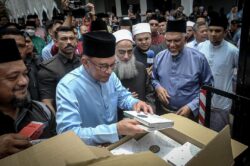 Anwar Tidak Tolak Kemungkinan Beri Penjelasan DNAA Ahmad Zahid Di Dewan ...