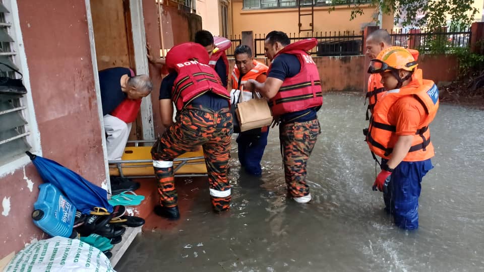 Banjir kilat: 19 penduduk Kampung Periuk dipindahkan ke PPS