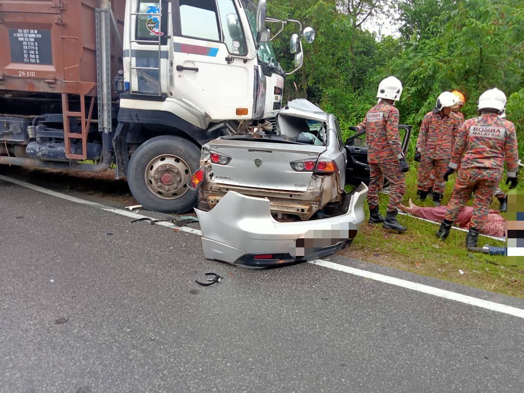 Dua wanita maut kereta bertembung lori