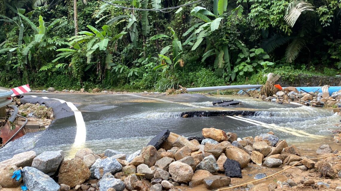 [VIDEO] Banjir Bukit Tinggi: Jalan Rosak, Pengunjung Janda Baik Patah ...