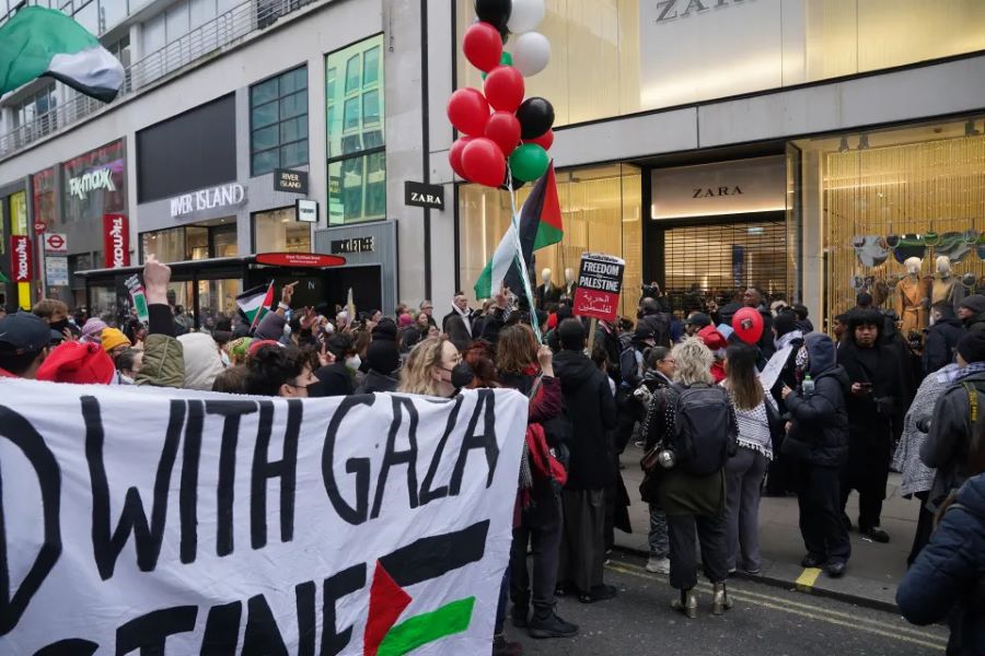 Protes gesa boikot jenama pro-Israel di Oxford Street