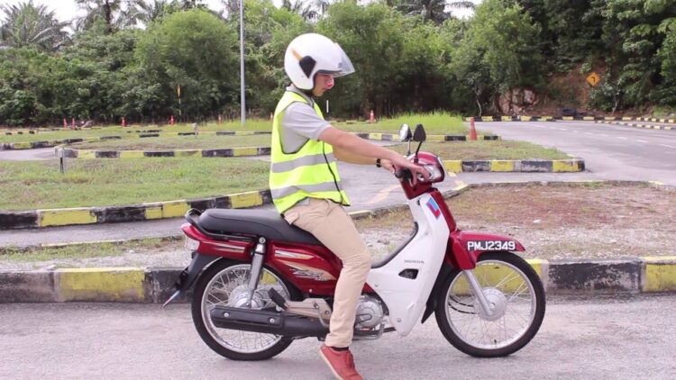 Dewan Negara: Cadangan Naik Taraf Lesen Kelas B2 Kepada B Sedang Dikaji ...